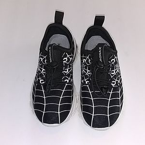 Nwot Bronax sneakers.